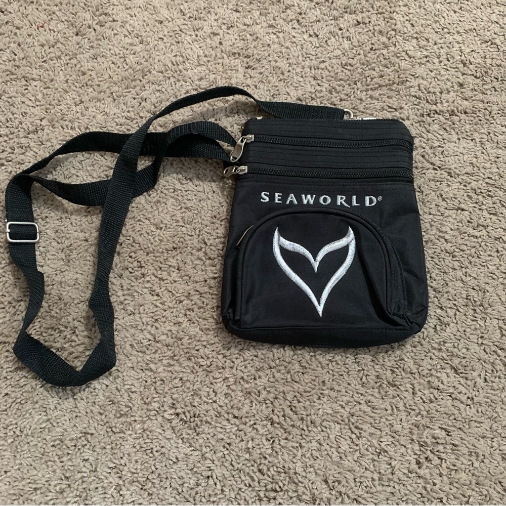 SeaWorld Black Crossbody Purse